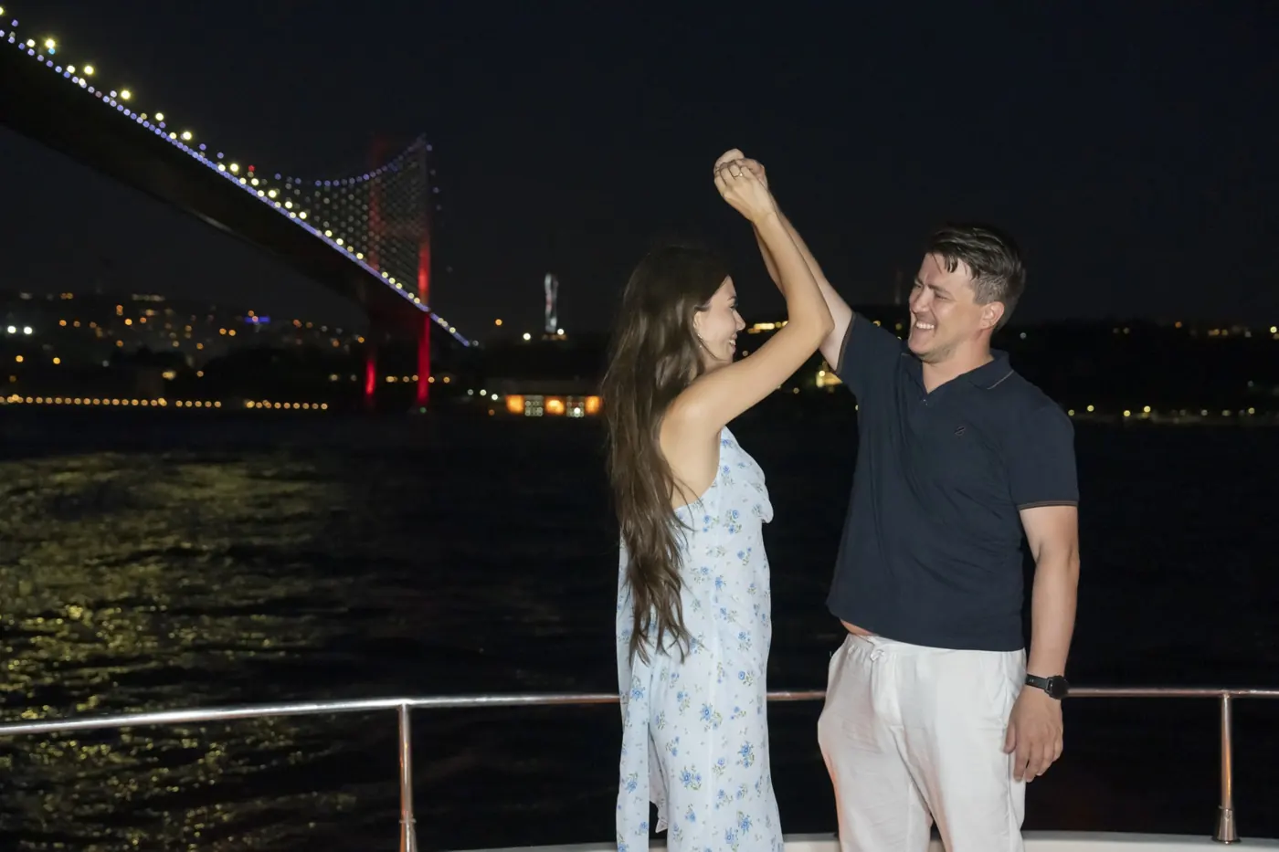 Boğaz'da yatta nişan kutlaması
